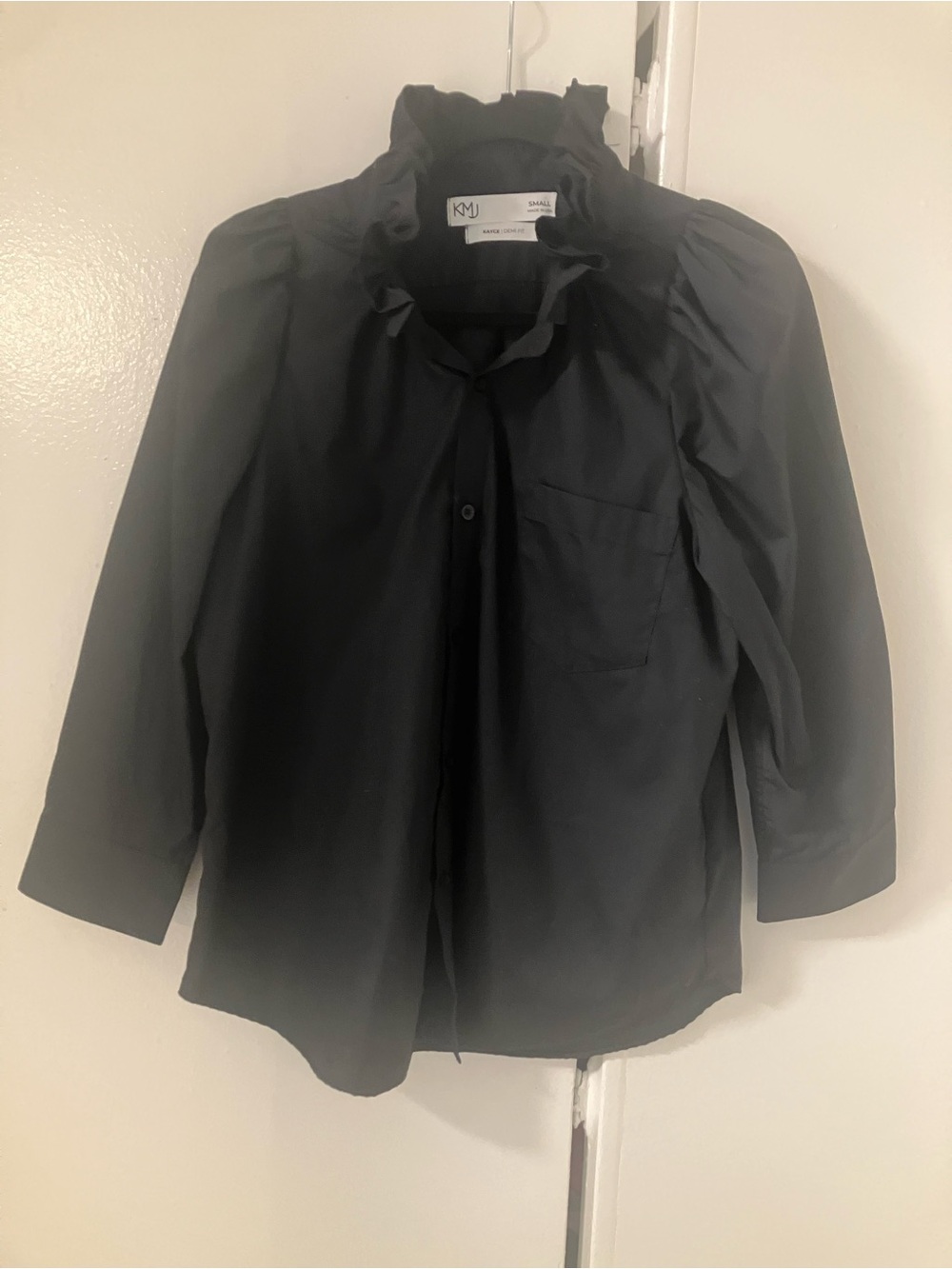 KMJ Kayce Demi Fit Black Cotton Ruffle Neck Button Shirt Blouse Sz S Small